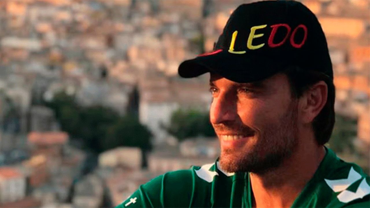 Julián Gil cumple un sueño: Conoce a Messi en persona y decide tatuarse su firma