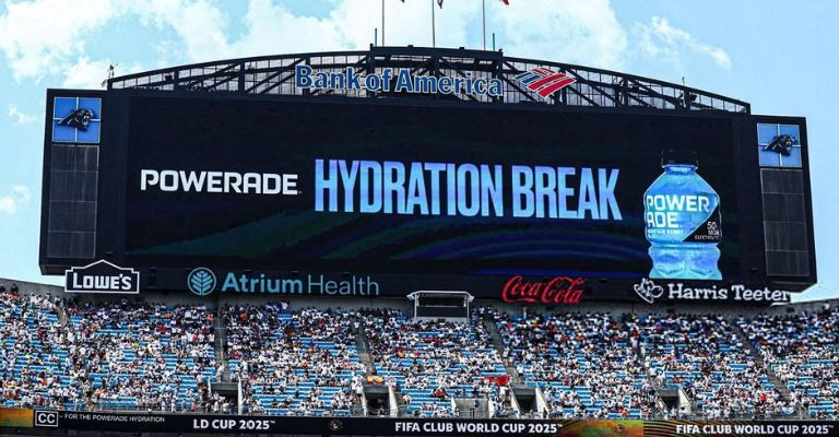 En cada encuentro hay pausas para hidratarse