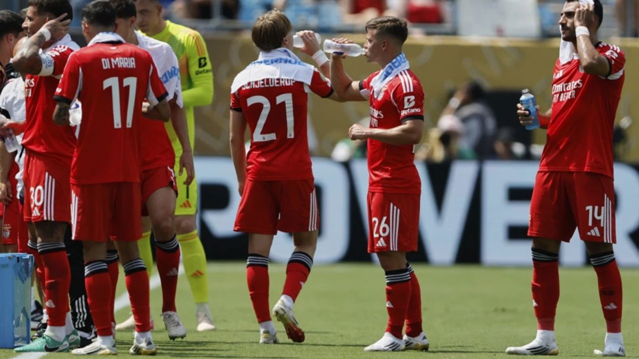 ¡Se derriten! Jugadores y aficionados sufren por el calor en el Mundial de Clubes