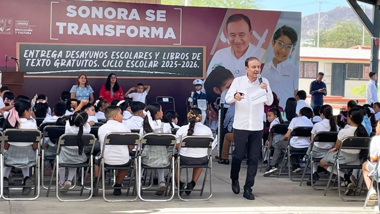 Fortalece Durazo educación con desayunos escolares y libros de texto en Hermosillo
