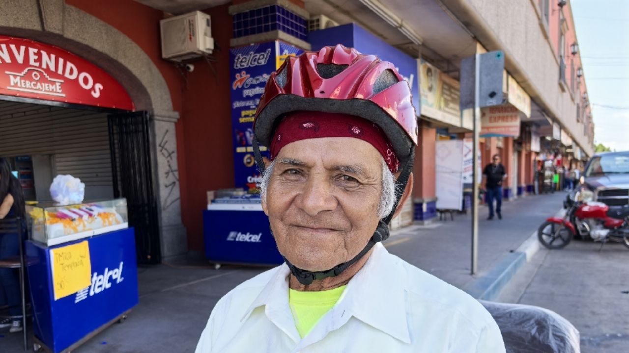 ‘Pistolín’ muestra a la gente parte de Ciudad Obregón con su mototaxi