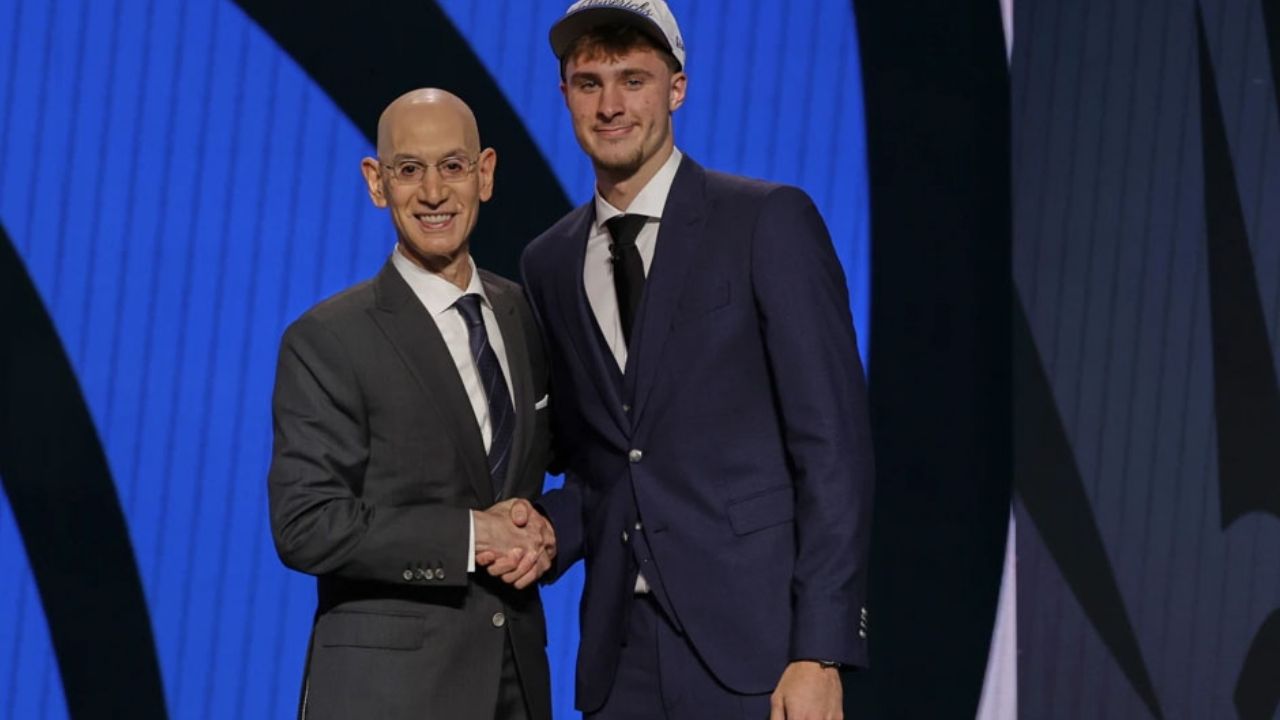 Sin sorpresas; Mavericks eligen a Cooper Flagg con el número 1 en el draft de la NBA