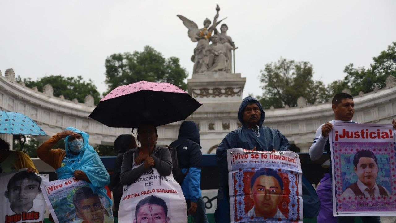 SCJN ordena a la FGR publicar la carpeta de investigación del caso Ayotzinapa