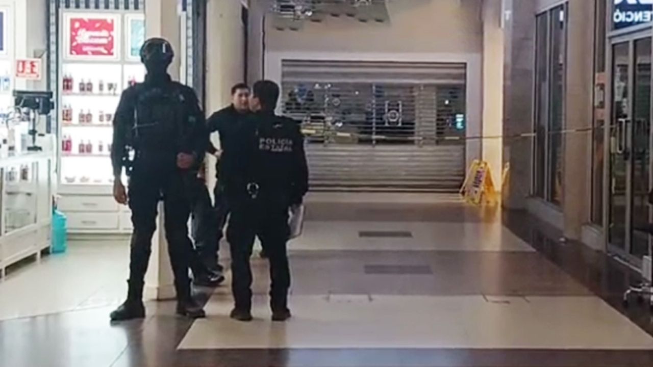 Hallan hielera con restos humanos en Hermosillo; la abandonaron en baños de supermercado