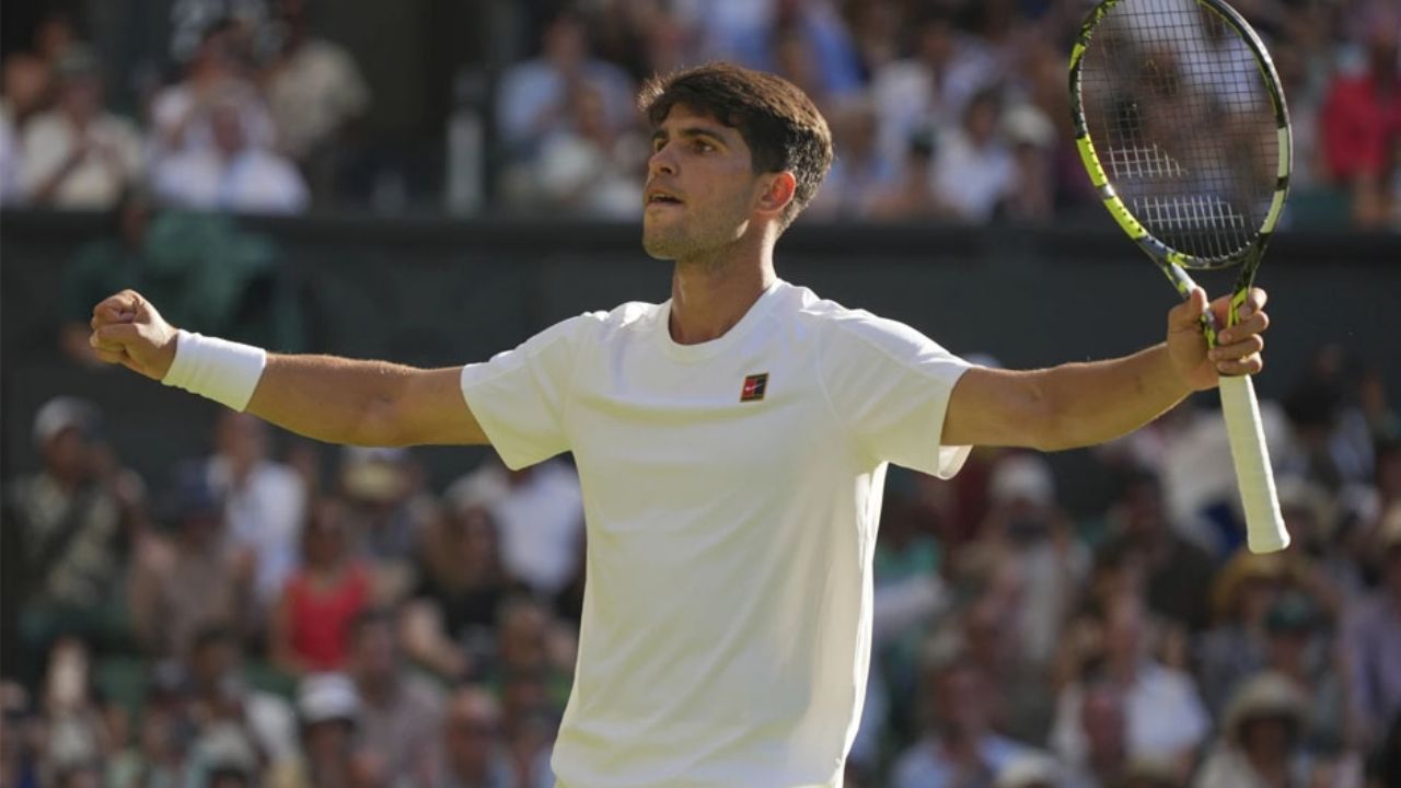 Alcaraz suda de más para imponerse ante Fognini en su debut en Wimbledon