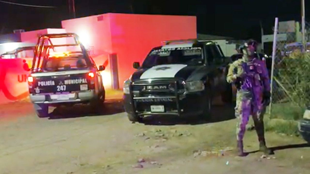Hombre escapa de balacera y se refugia en instalaciones policiales de Ciudad Obregón