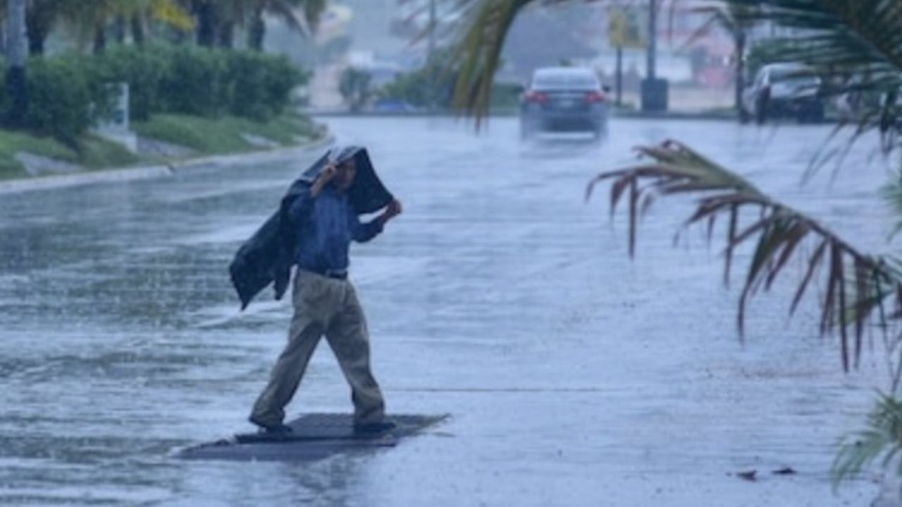 Huracán ‘Flossie’ es categoría 3 frente a Jalisco y Colima: Conoce sus efectos HOY 2 de julio