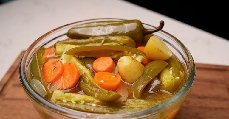 Los chiles en vinagre son un clásico en la mesa de los mexicanos