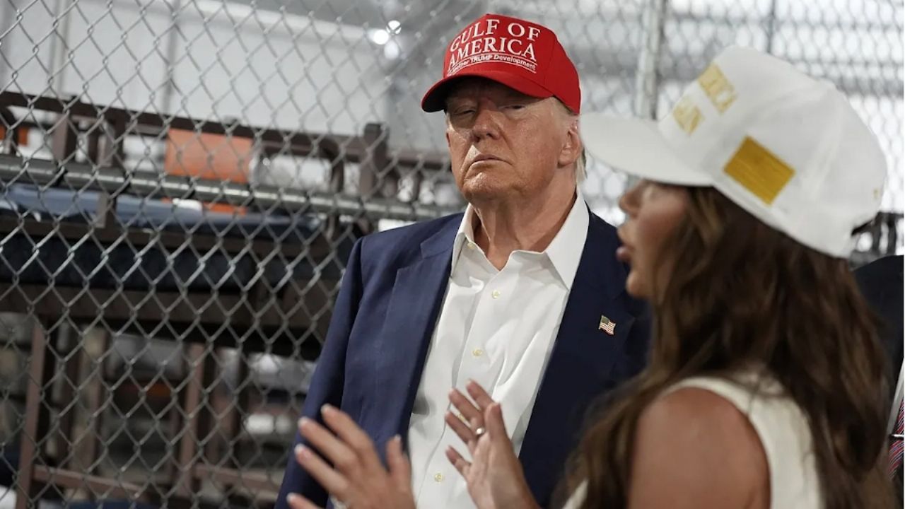 Donald Trump recorre ‘Alligator Alcatraz’, la nueva prisión migratoria en Florida