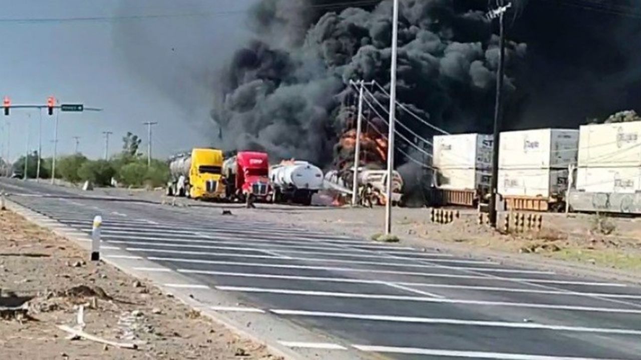 Choque entre tren y pipa de combustible desata tremendo incendio en Ciudad Obregón