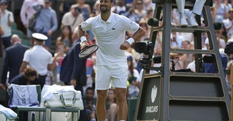 El serbio festeja su victoria ante Evans