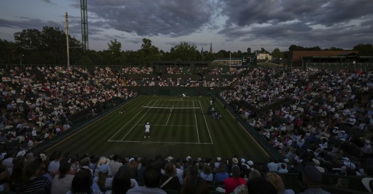 La cancha carece de luz artificial