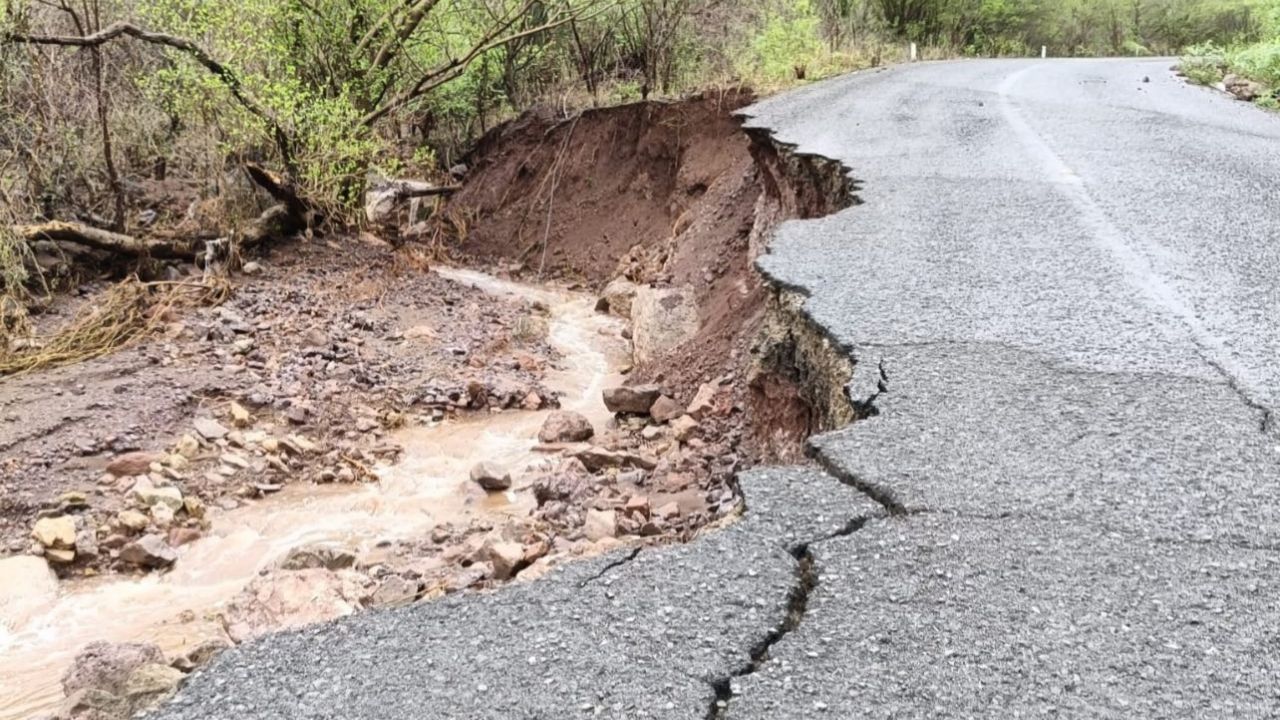 Lluvias destrozan caminos rurales en Álamos