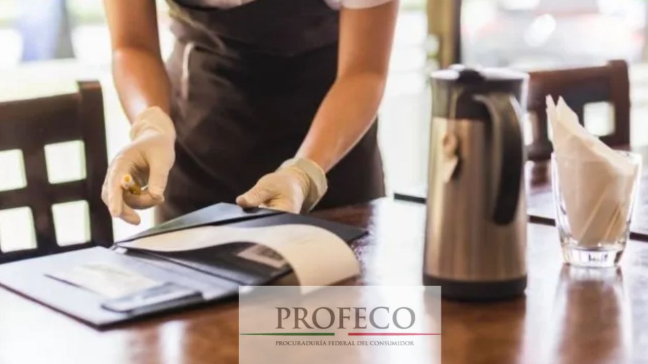 Restaurantes no pueden cobrarte propina sin tu autorización: Esto dice Profeco