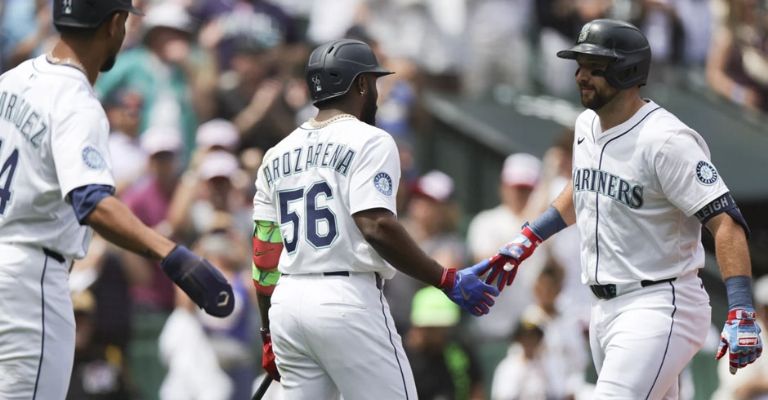 Raleigh es felicitado por Arozarena