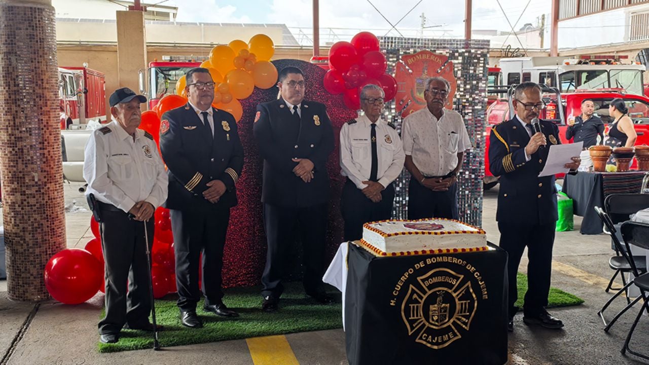 Cumplen bomberos 76 años salvando vidas en Cajeme; celebran con ceremonia
