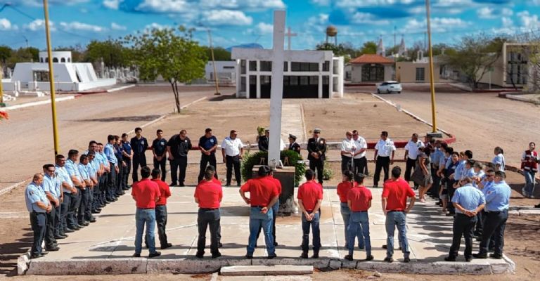 Bomberos realizaron un homenaje a los elementos caídos 