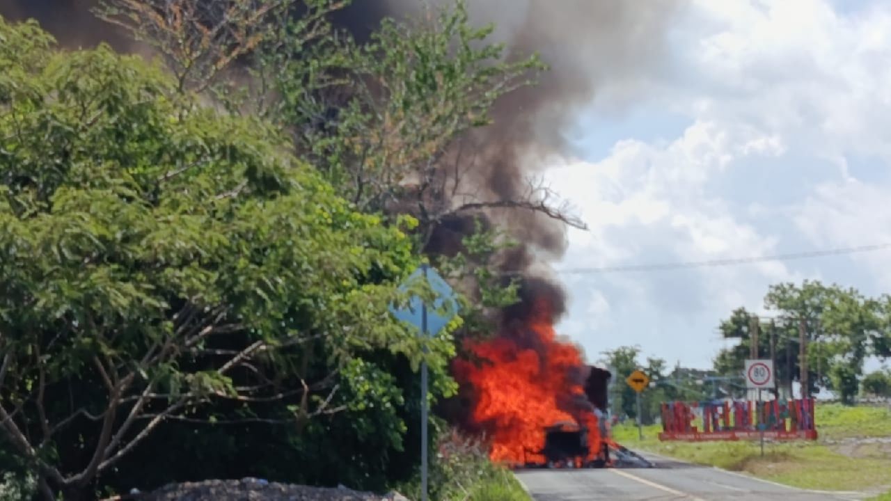 Violencia en Guerrero: queman cinco tráileres de empresa minera en Teloloapan e Ixcateopan