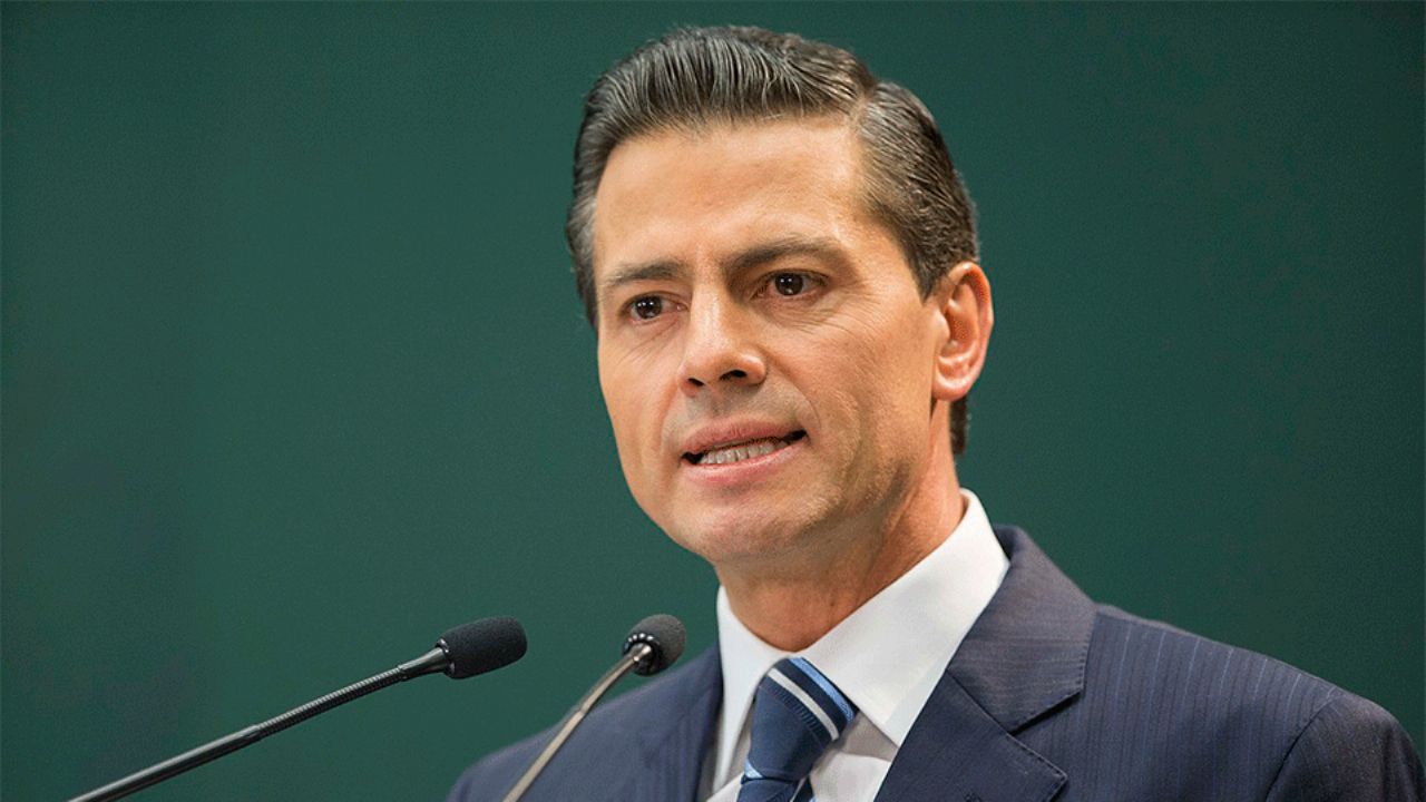 Empresarios aseguran que pagaron 25 mdd a Peña Nieto por Pegasus; él se deslinda