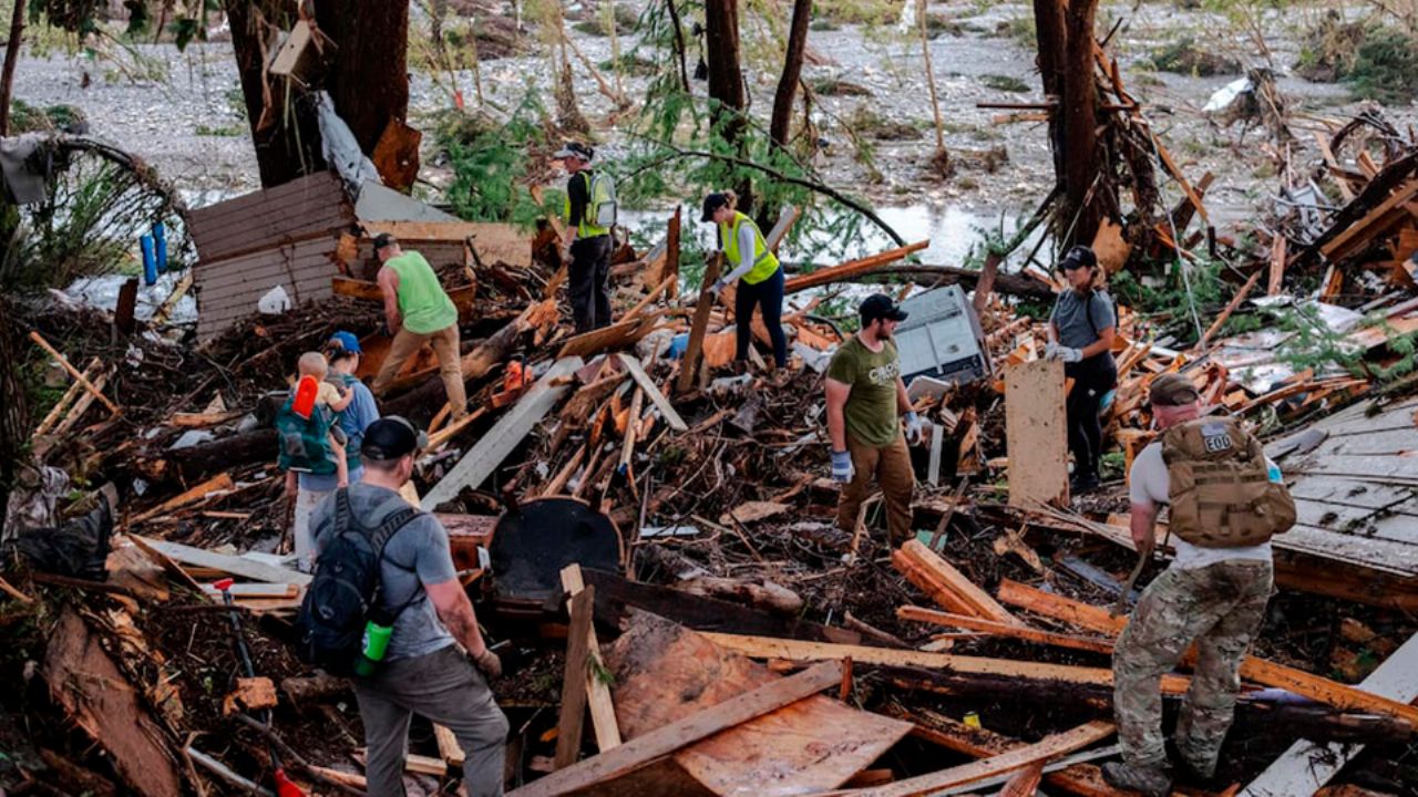 Tragedia: Suben a 70 muertos por inundaciones en Texas, EU; Trump declara estado de “desastre”