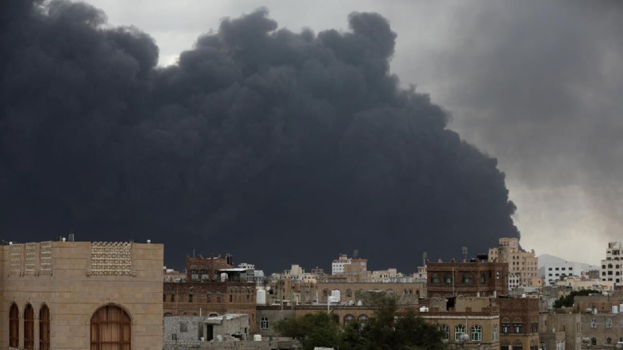 Israel ataca instalaciones importantes en Yemen tras ofensiva hutí en el mar Rojo