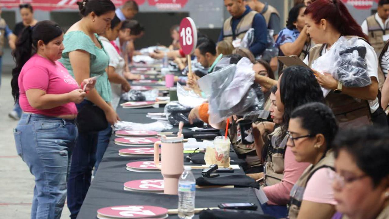¡Atención, padres de familia! Hoy comienza entrega de becas y uniformes en Ciudad Obregón