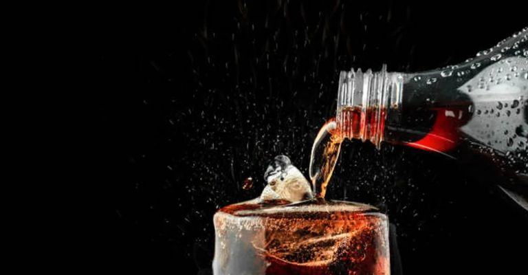 Descubre las marcas de refrescos menos dañinas según Profeco