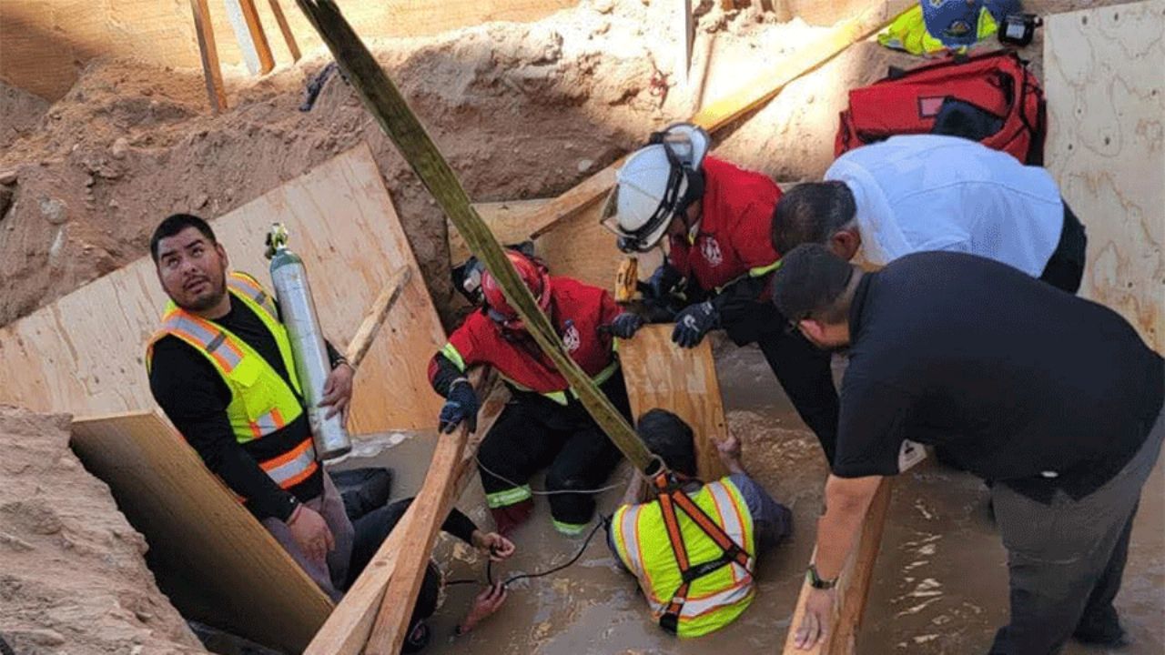 Sonora: Deslave en obra de SLRC deja a trabajador atrapado; ya fue rescatado