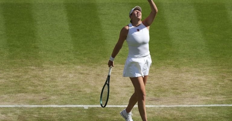 Anisimova celebra su sorpresiva victoria