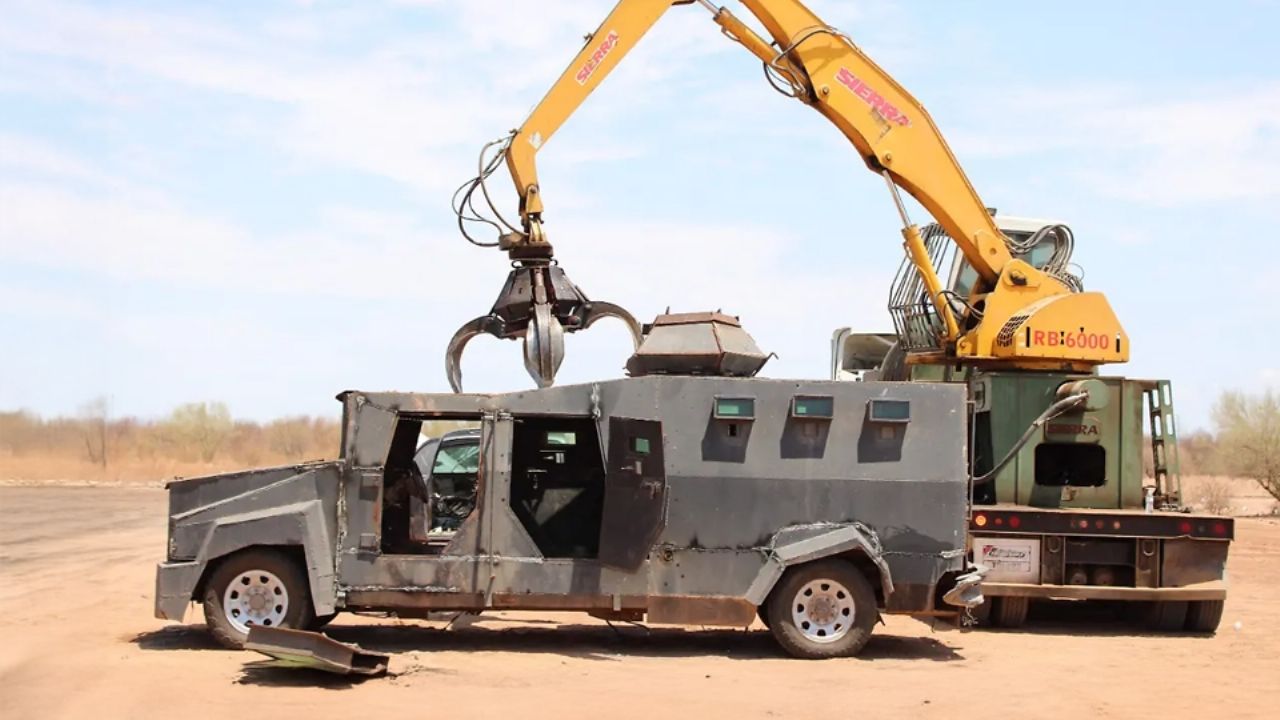 Autoridades en Sonora destruyen más de 2.5 toneladas de narcóticos y vehículos blindados
