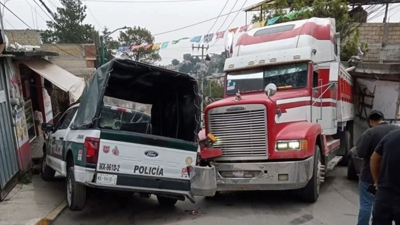 Tractocamión ocasiona fuerte accidente en la alcaldía Magdalena Contreras, por falla mecánica