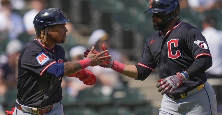 José Ramírez felicita a Santana