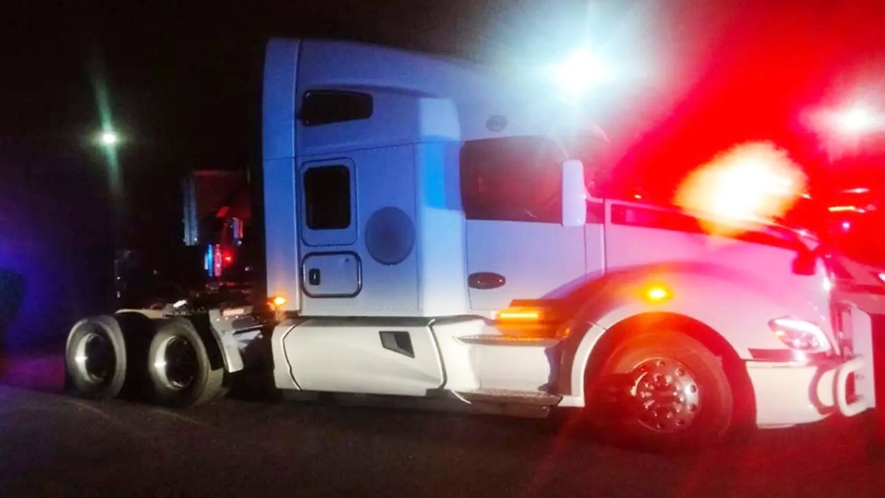 Detienen a dos choferes de tráiler en Hermosillo; les encontraron droga y arma de fuego