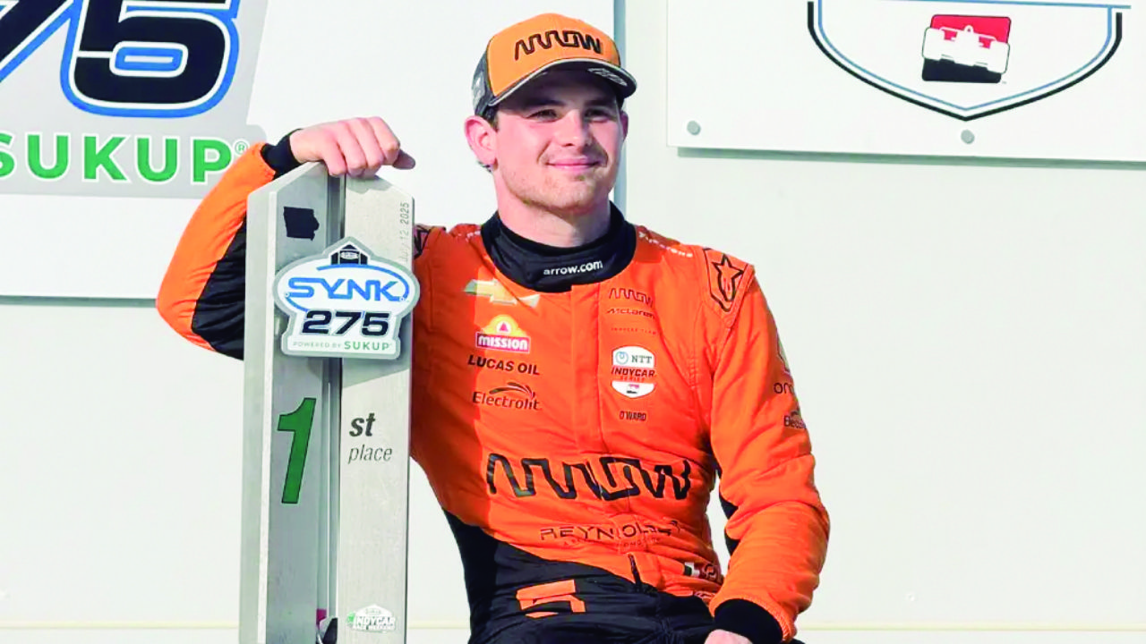 La bandera de México en lo más alto: ‘Pato’ O’Ward conquista el circuito de Iowa