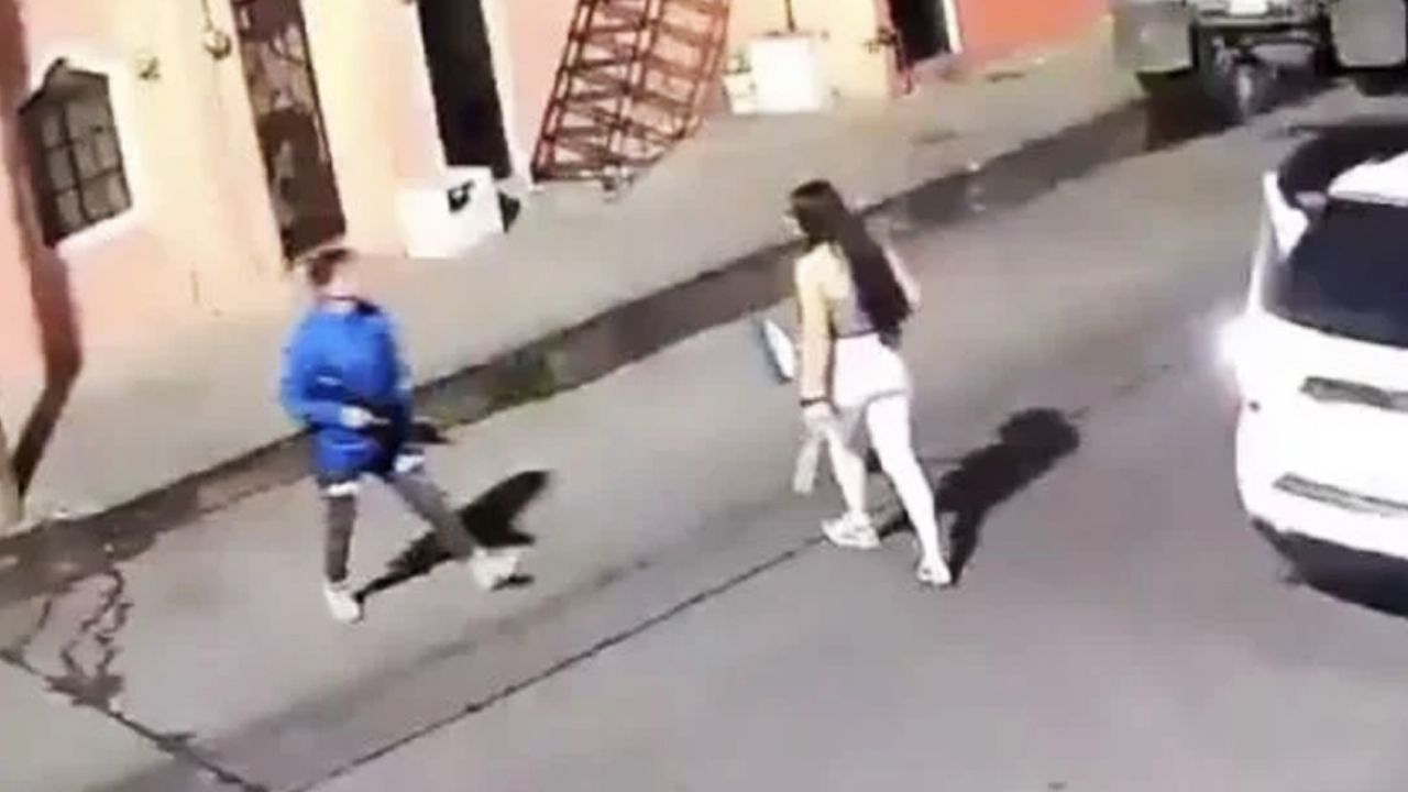 FUERTE VIDEO: Sujeto mata a su exnovia con arma larga en plena calle de Guadalajara