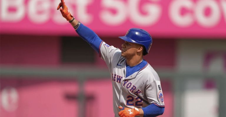 Juan Soto va con gran paso para unirse a este grupo