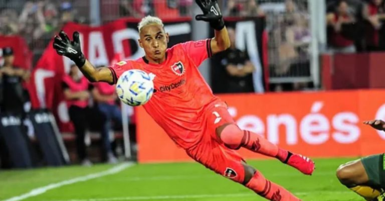 El guardameta es prioridad para los felinos