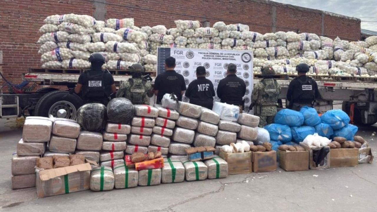 Chihuahua: Caen dos traileros con más de 1 tonelada de droga oculta en costales de cebolla