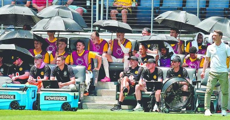 Jugadores y entrenadores sufrieron con el calor