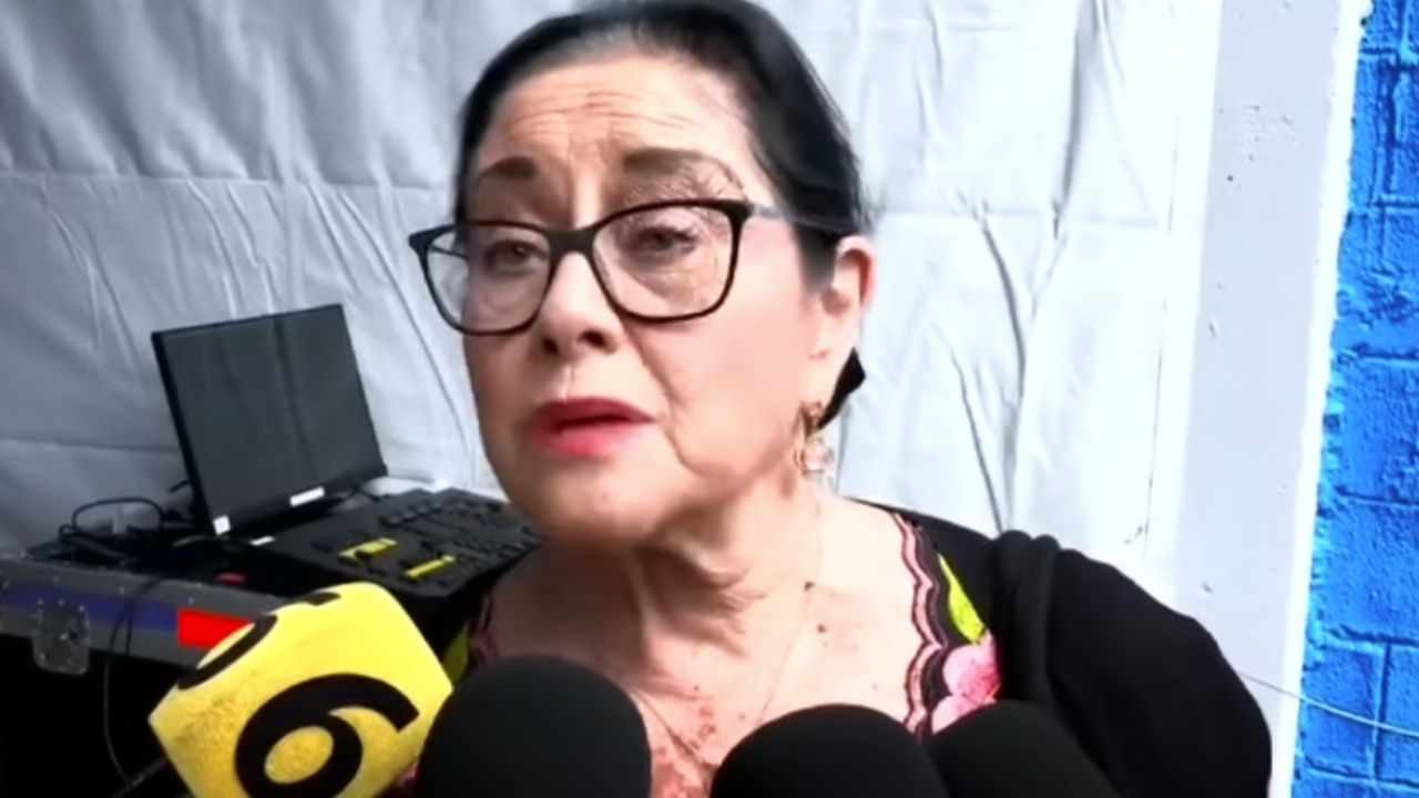 VIDEO: Angélica Aragón estalla en contra de camarógrafo y lo regaña en plena entrevista