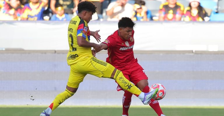 El duelo resultó entretenido en la primera mitad