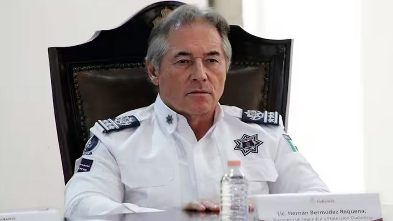 ¿Quién es Hernán Bermúdez y de qué se le acusa? tiene orden de arresto y está prófugo