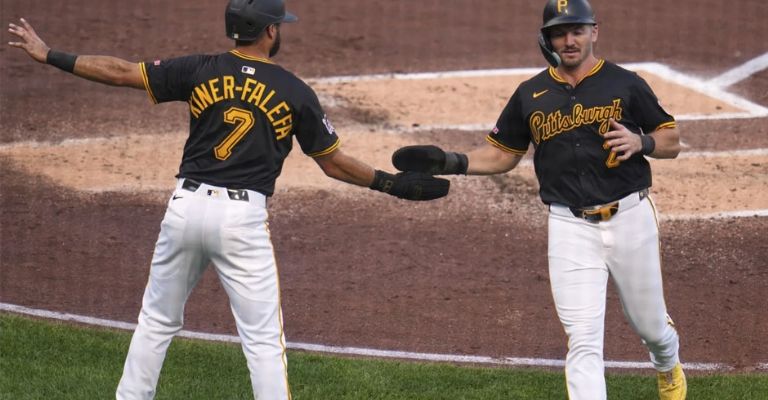 Horwitz es felicitado tras anotar una carrera