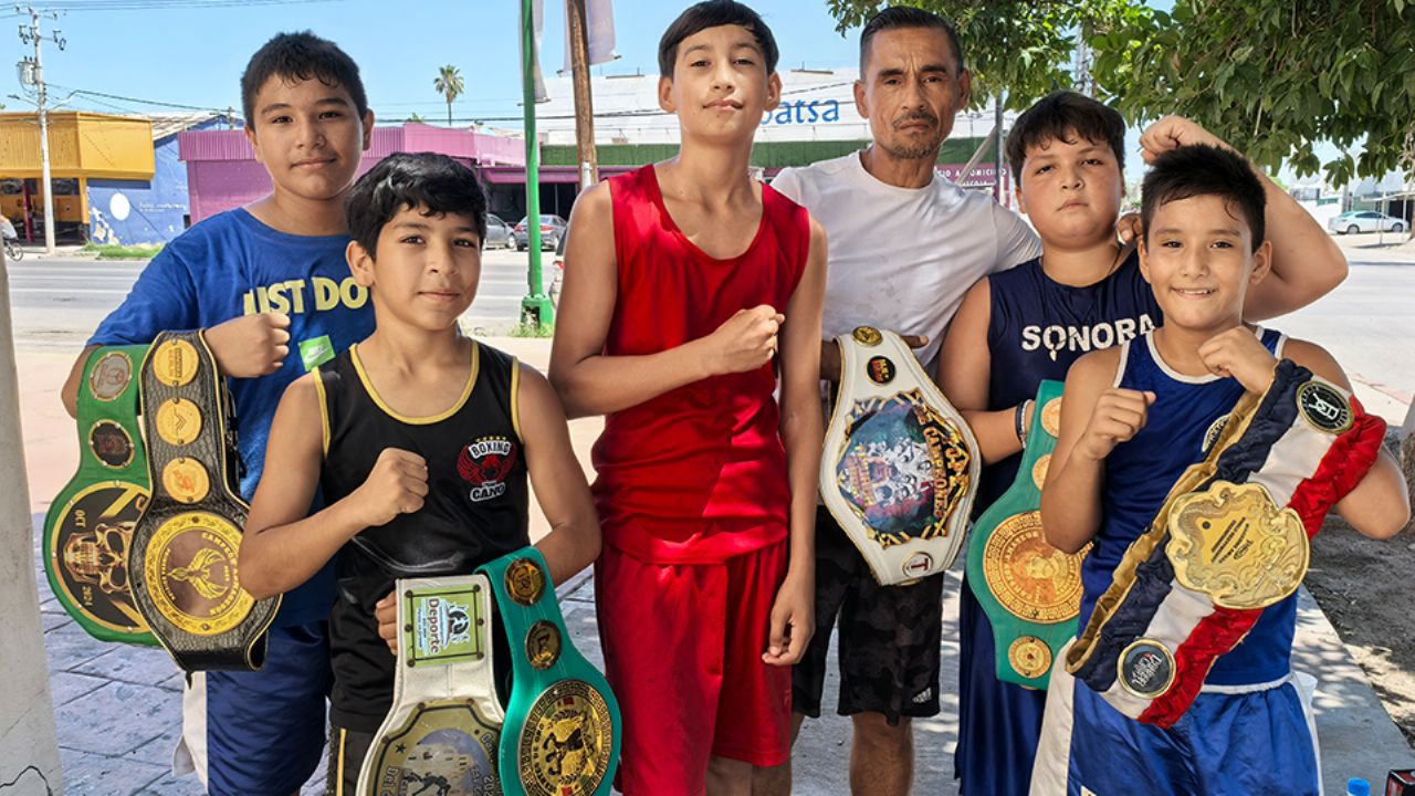 Hora de APOYAR: Niños boxeadores botean en cruceros de Ciudad Obregón para poder competir