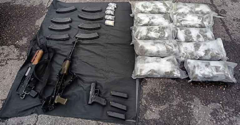 Parte de lo decomisado al sujeto