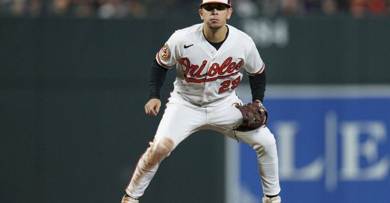 Urías jugó la antesala en este duelo