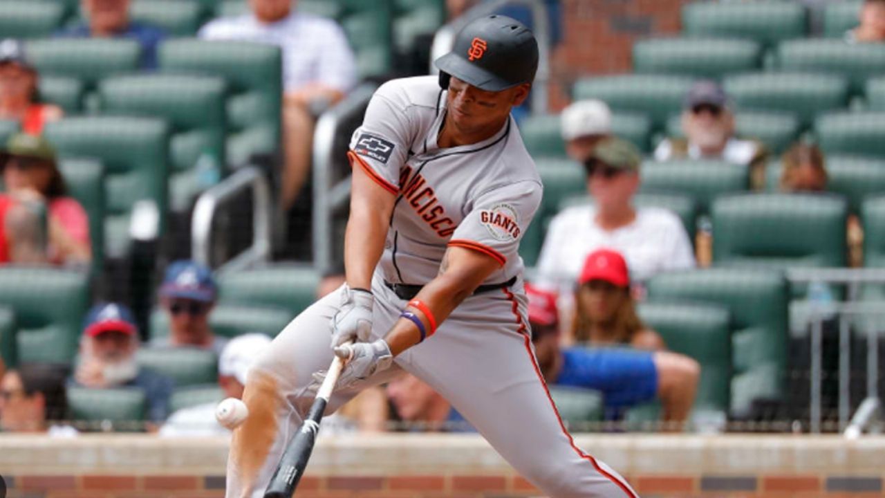 Rafael Devers explota con el madero en la victoria de los Giants sobre los Braves