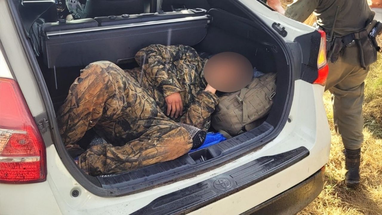 Detienen a dos estadounidenses en frontera Sonora-Arizona; ocultaban a migrante y droga