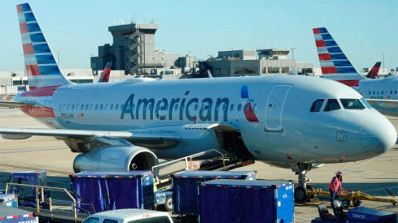 EU: Casi 20 años de cárcel para ex auxiliar de vuelo por grabar a menores en avión