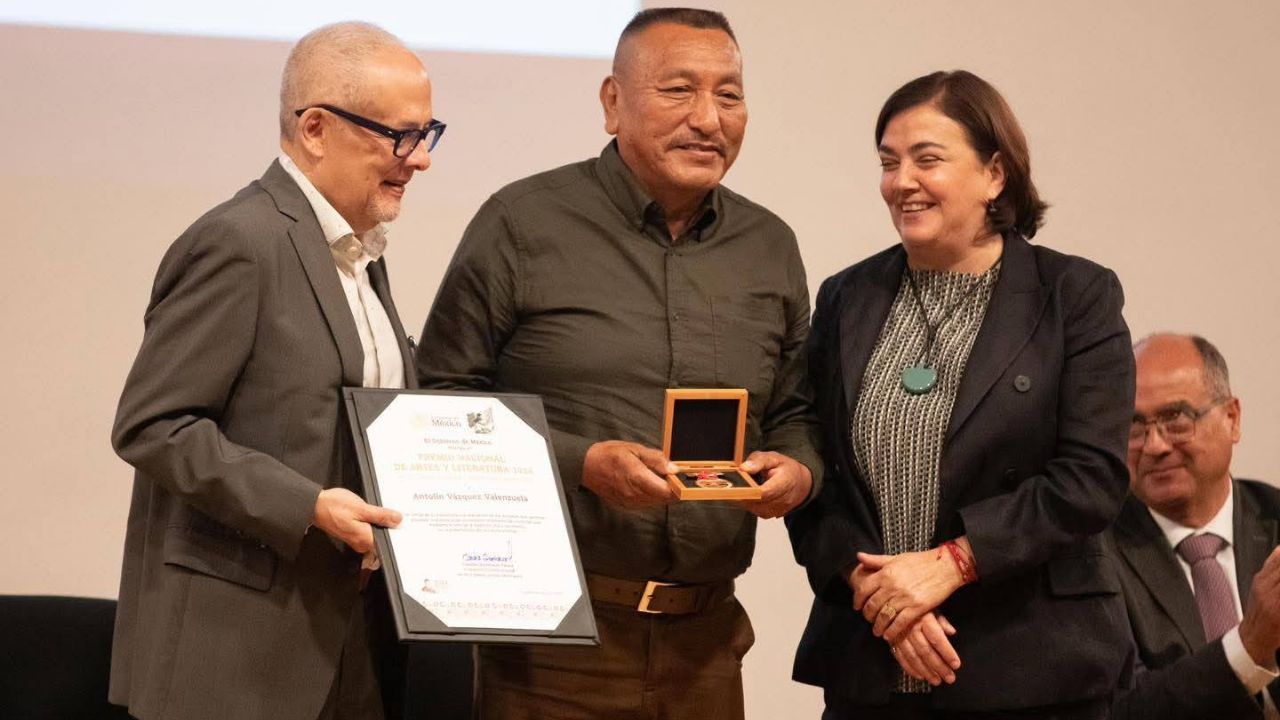 Promotor cultural indígena mayo recibe el Premio ‘Nezahualcóyotl’ en Bellas Artes